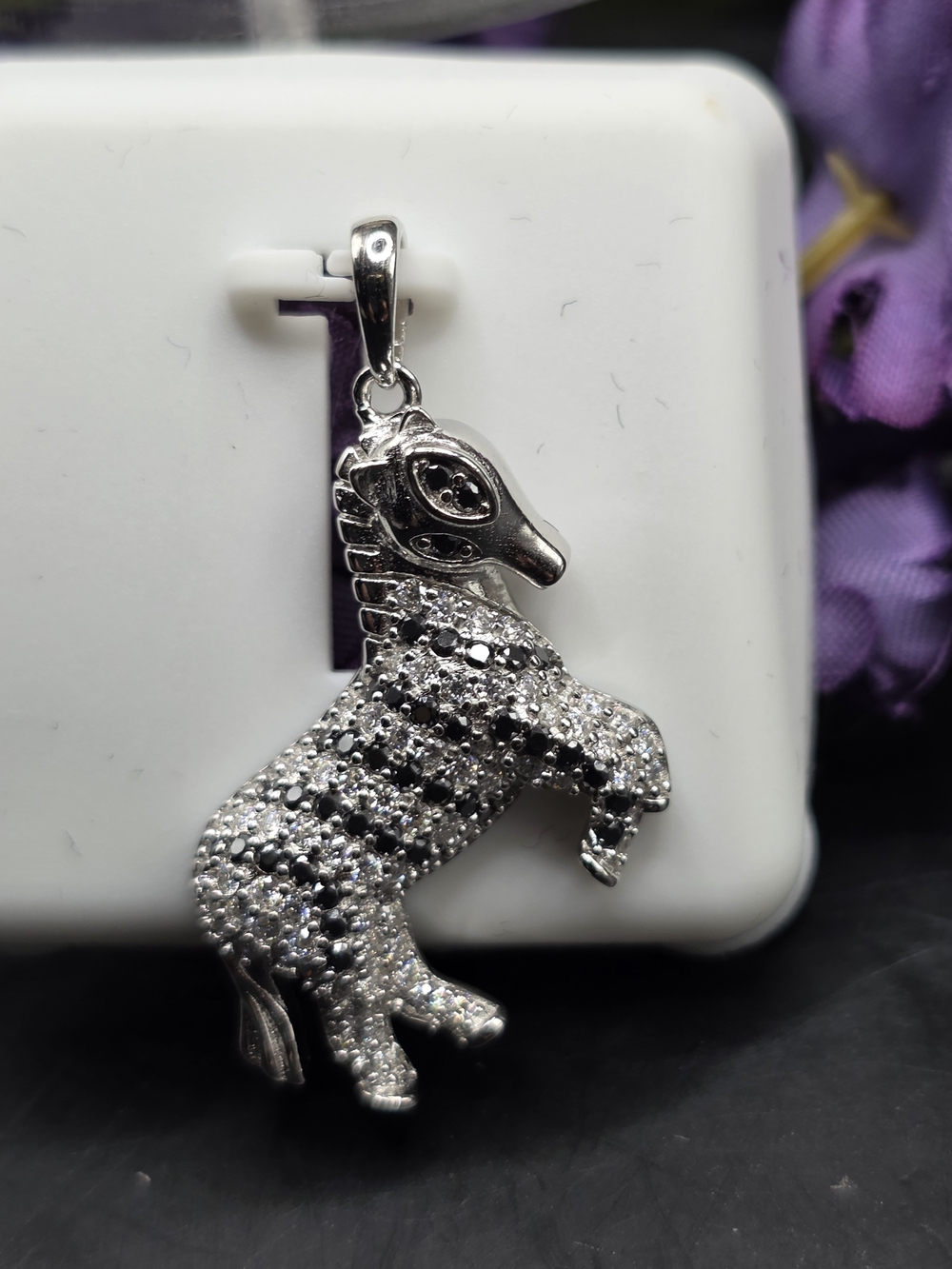 Ww2půmSilve Zebra Pendant Necklace Charm in Black and White D⁶